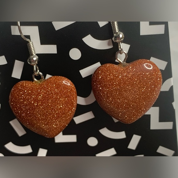 Set of 2 Heart Shaped  Dangle Sandstone Pierced Earrings - Picture 5 of 8